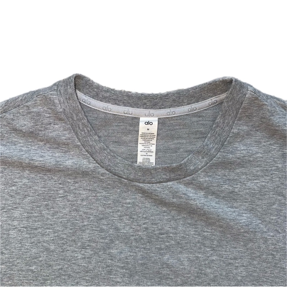 ALO Yoga Men's Double Take Heather Gray Short Sleeve Tee - Picture 3 of 7